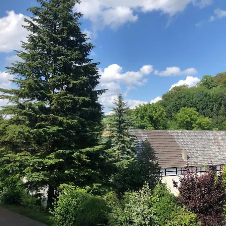 Апартаменты Am Wald Mit Garten & Hot-tub & Alpakas Мешеде