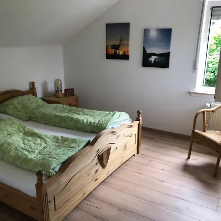 Апартаменты Am Wald Mit Garten & Hot-tub & Alpakas Мешеде