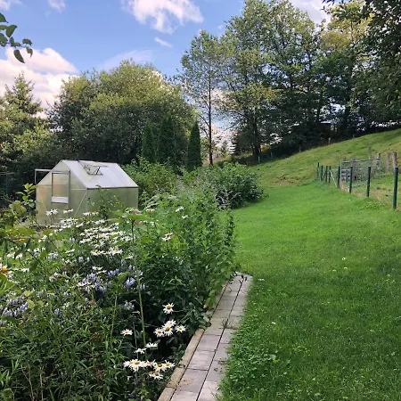 Апартаменты Am Wald Mit Garten & Hot-tub & Alpakas Мешеде