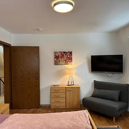 Апартаменты Am Wald Mit Garten & Hot-tub & Alpakas *