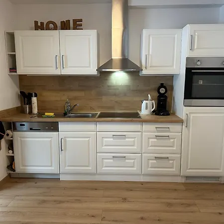 Апартаменты Am Wald Mit Garten & Hot-tub & Alpakas Мешеде