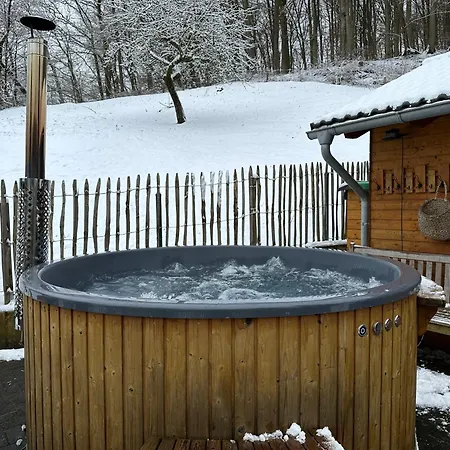Апартаменты Am Wald Mit Garten & Hot-tub & Alpakas Мешеде