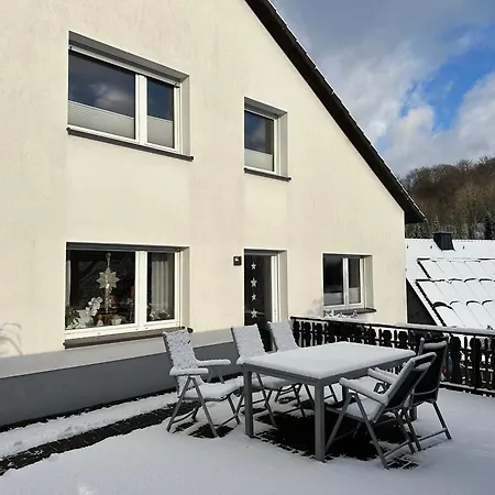 Apartmán Am Wald Mit Garten & Hot-tub & Alpakas